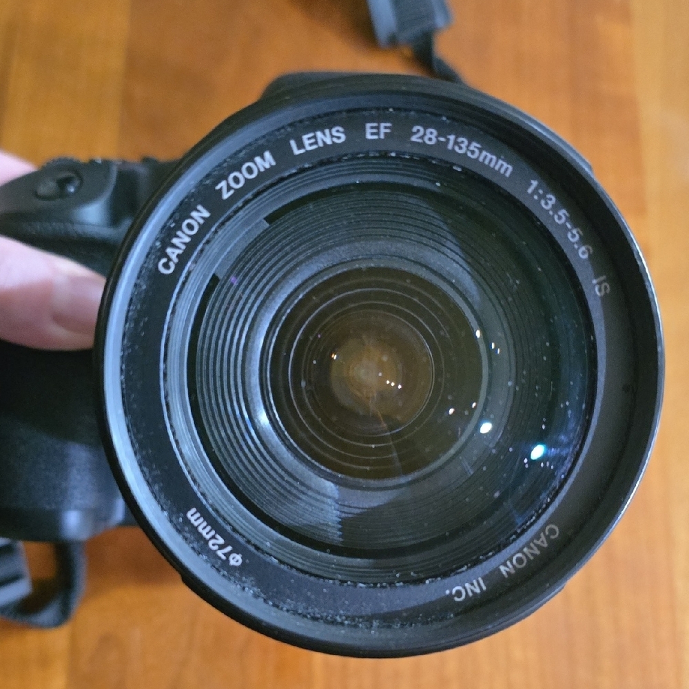 Canon EOS 7D camera body and Canon EF 28-135mm lens, with strap - Picture 8 of 9